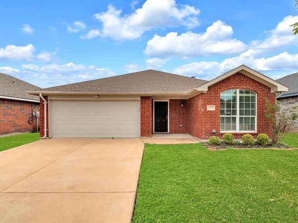 1039 Caliente Drive, Grand Prairie, TX 75051