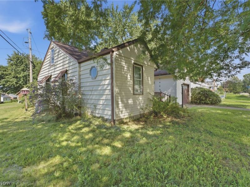 225 19th Street NE, Massillon, OH 44646 Photo 3