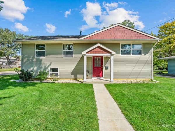 1132 Queen Anne Street , Woodstock, IL 60098