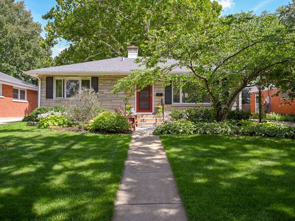 519 Byron Court , Wheaton, IL 60187