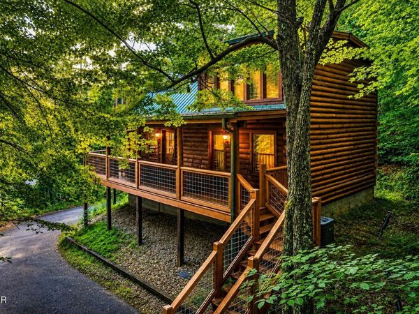 1908 Rhododendron Lane , Sevierville, TN 37876