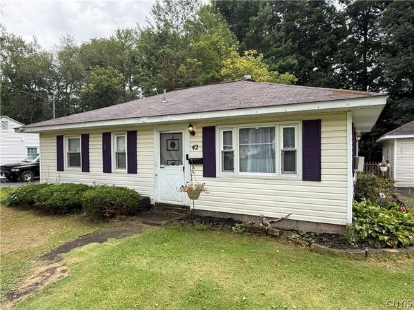 42 Pinecrest Road, Whitesboro, NY 13492