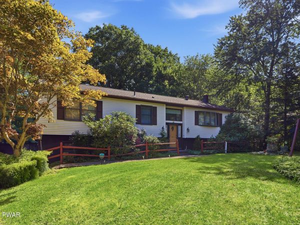 3 Devonshire Lane , Mount Pocono, PA 18344