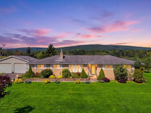 2843 Easton Turnpike , Waymart, PA 18472