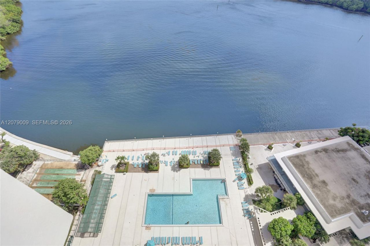 300 Bayview Dr, Unit PH10, Sunny Isles Beach, FL 33160 Photo