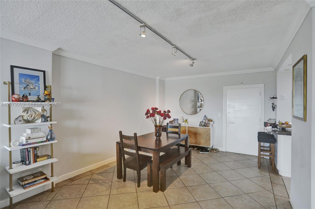 300 Bayview Dr, Unit PH10, Sunny Isles Beach, FL 33160 Photo