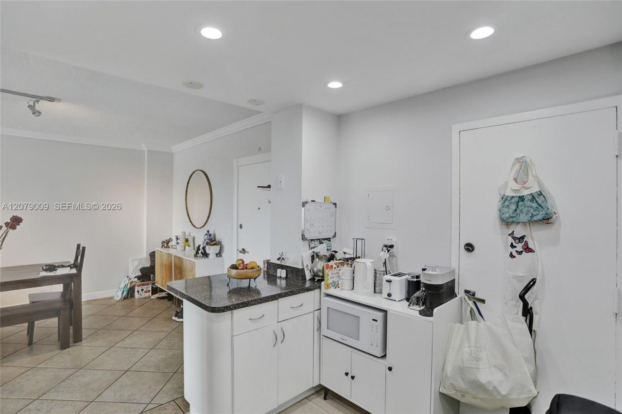 300 Bayview Dr, Unit PH10, Sunny Isles Beach, FL 33160 Photo