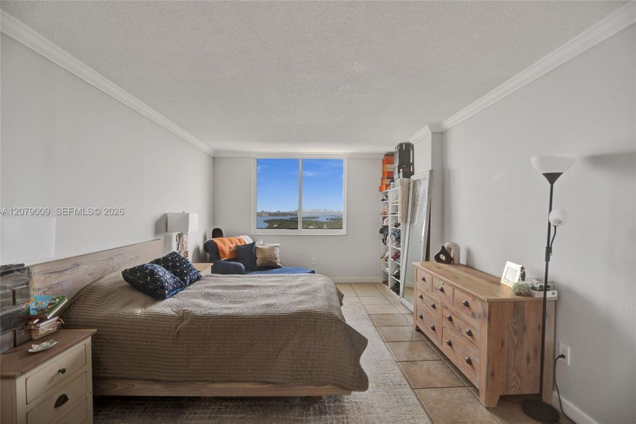 300 Bayview Dr, Unit PH10, Sunny Isles Beach, FL 33160 Photo
