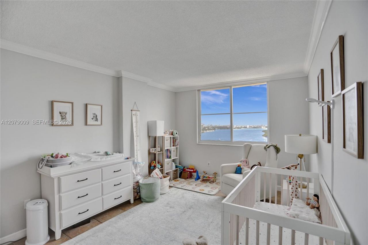 300 Bayview Dr, Unit PH10, Sunny Isles Beach, FL 33160 Photo