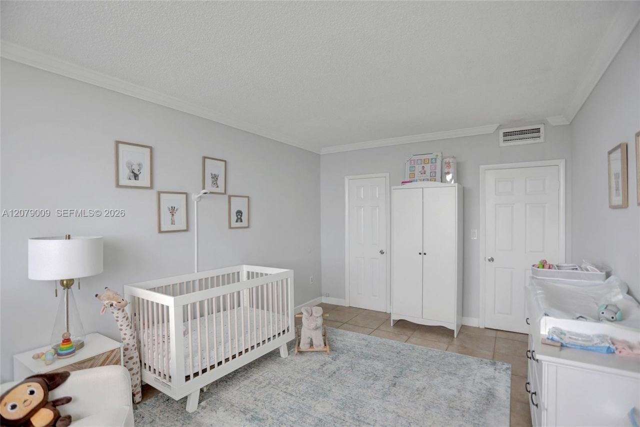 300 Bayview Dr, Unit PH10, Sunny Isles Beach, FL 33160 Photo