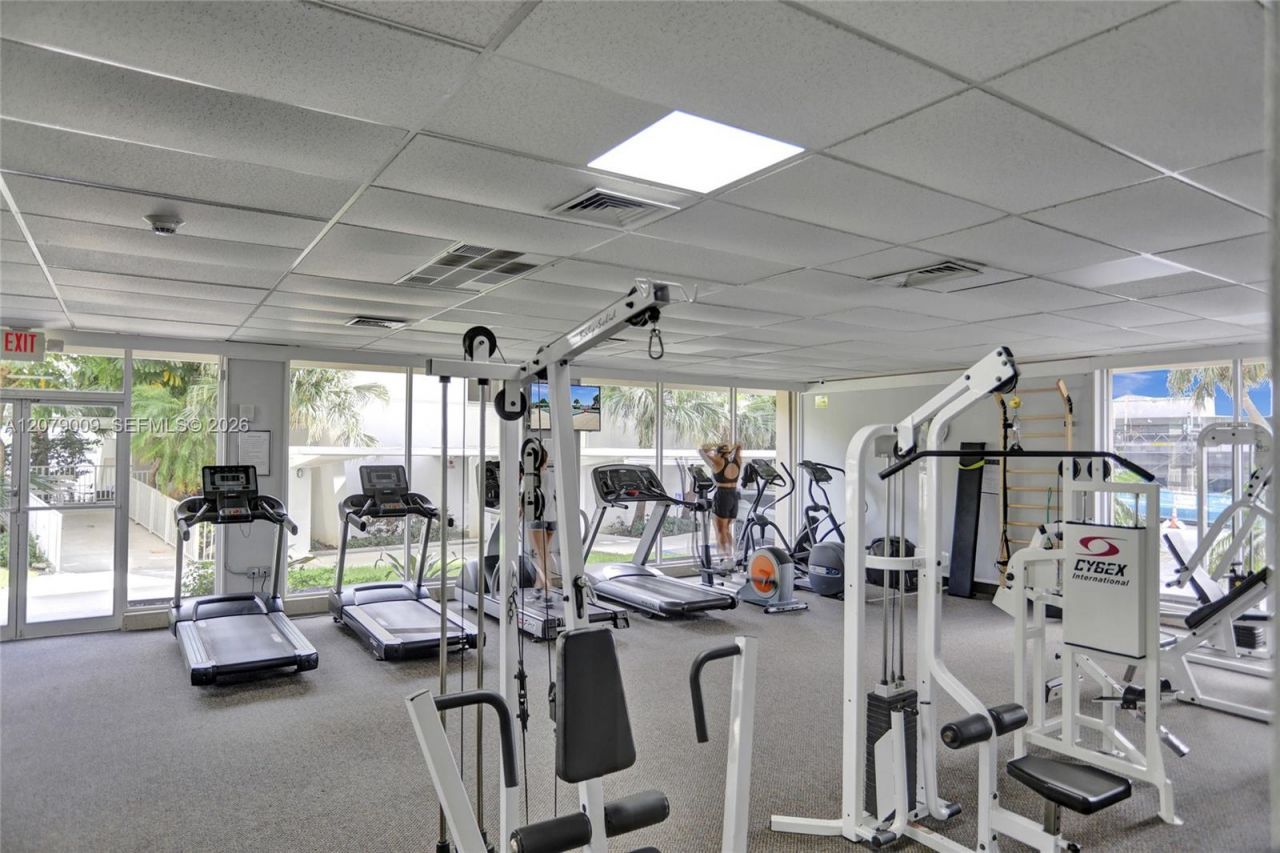 300 Bayview Dr, Unit PH10, Sunny Isles Beach, FL 33160 Photo