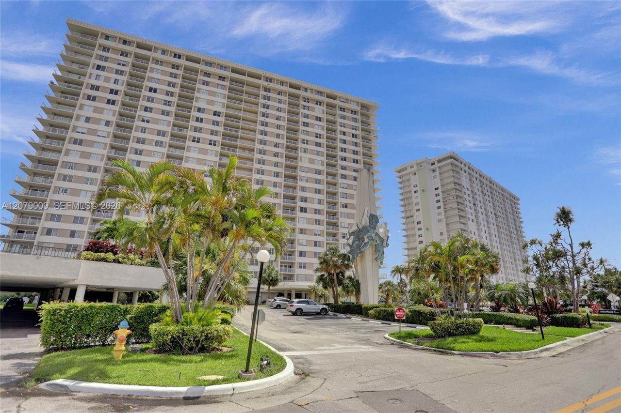 300 Bayview Dr, Unit PH10, Sunny Isles Beach, FL 33160 Photo