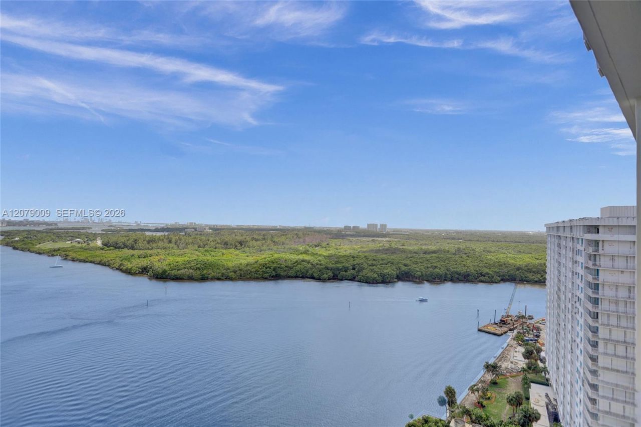300 Bayview Dr, Unit PH10, Sunny Isles Beach, FL 33160 Photo