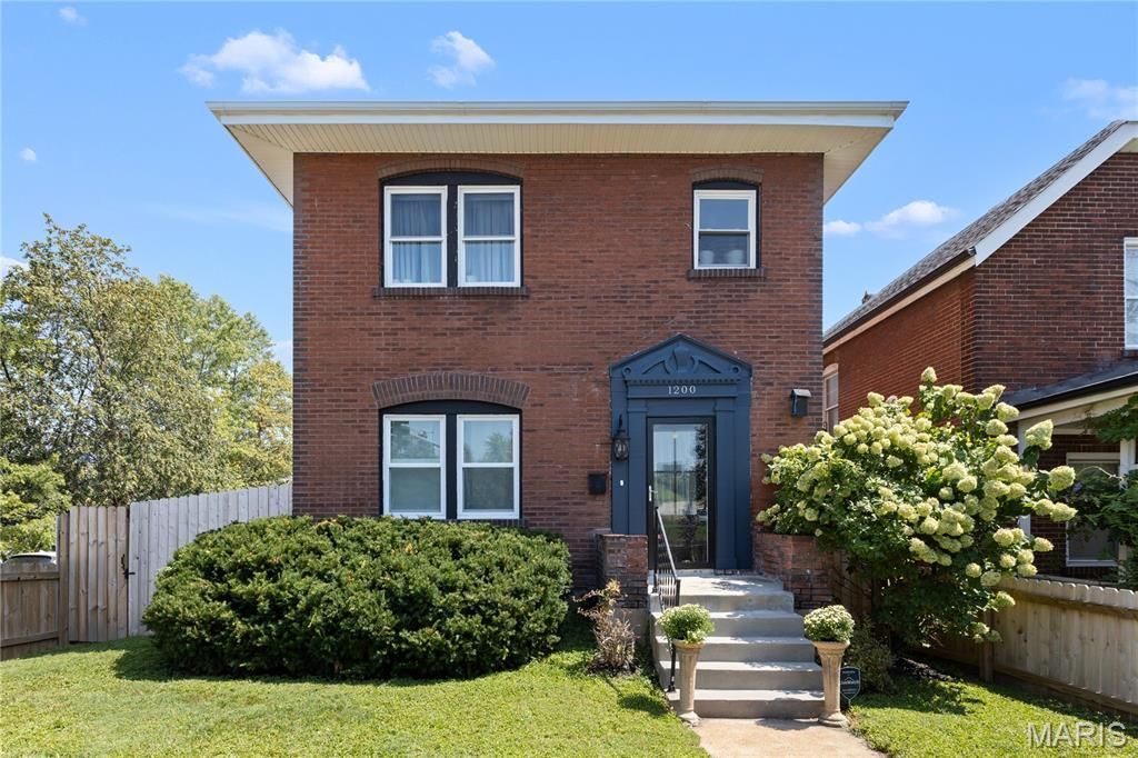 1200 Mccausland Avenue , Saint Louis, MO 63117 Main Photo