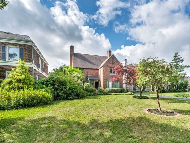 18126 Lomond Boulevard, Shaker Heights, OH 44122 Photo 3