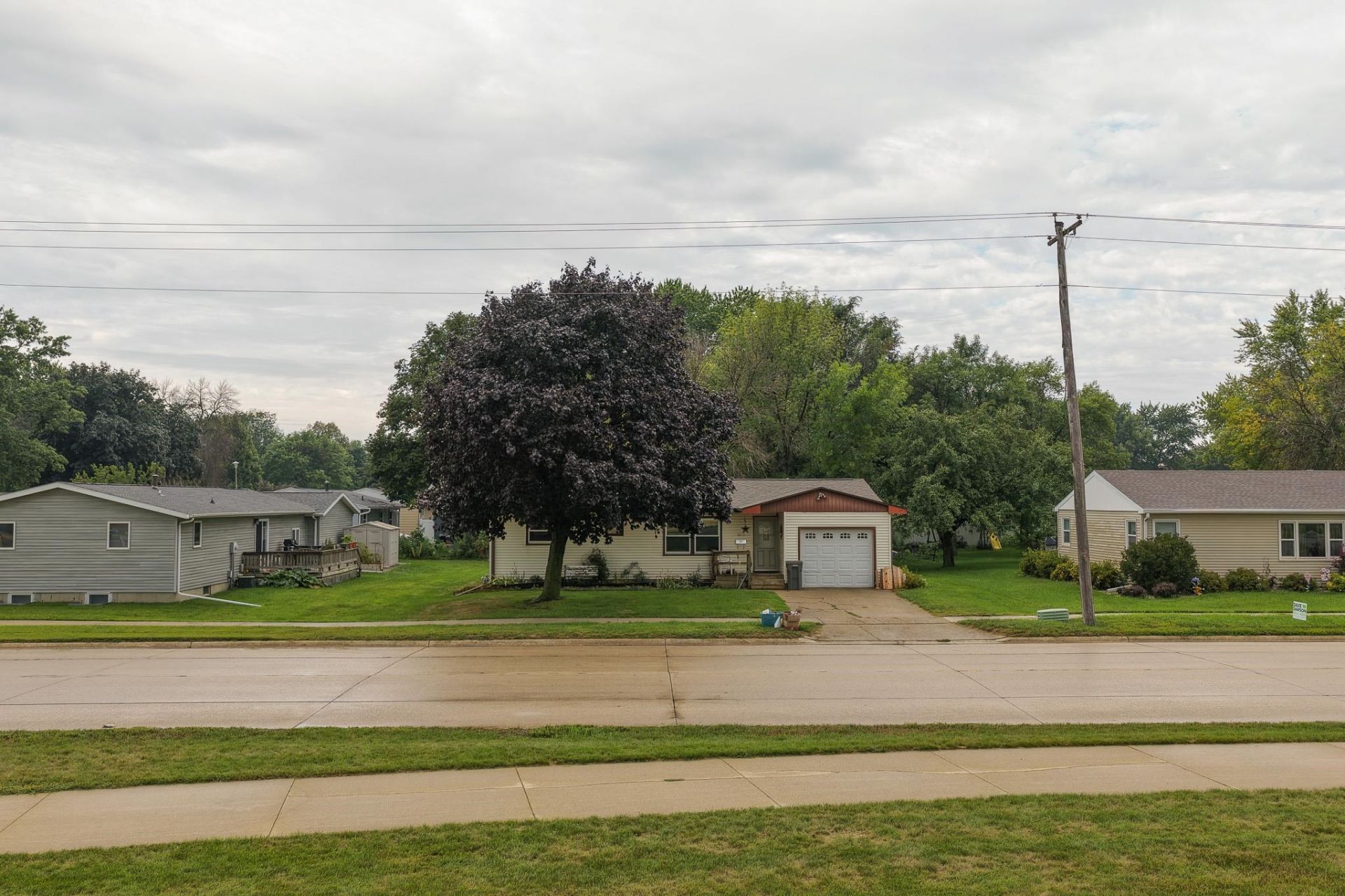1411 10th Avenue E, Spencer, IA 51301 Main Photo