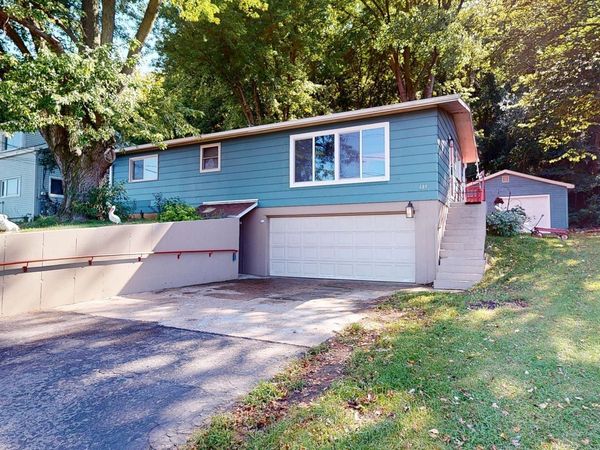 689 E Lake Boulevard, Winona, MN 55987