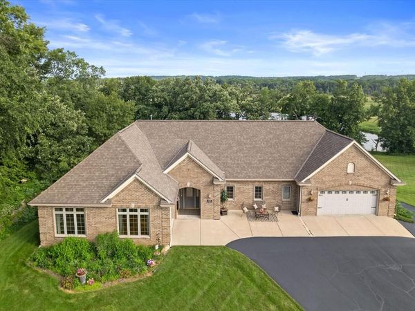 S94W23620 Kunzendorf COURT, Big Bend, WI 53103