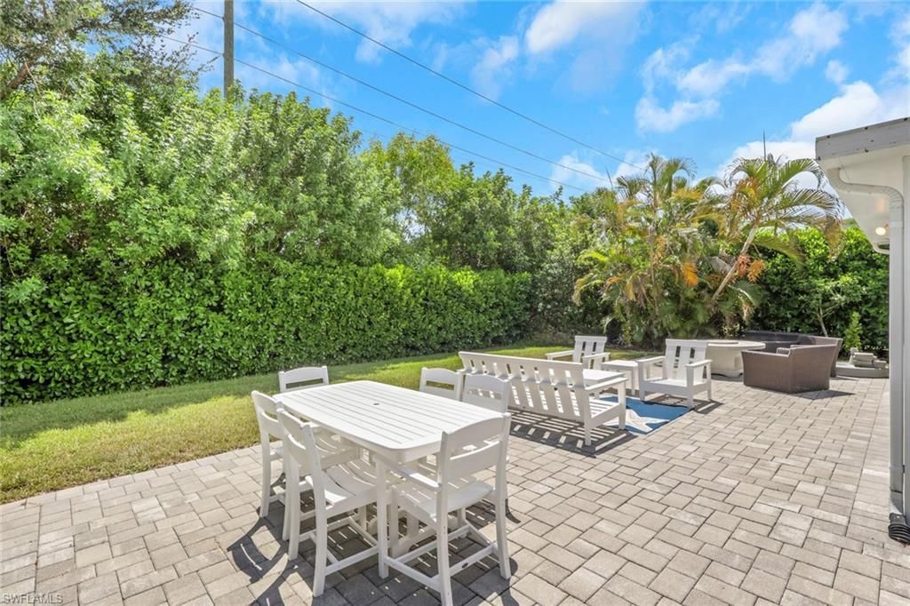 437 Fox Den Cir, Naples, FL 34104 Photo
