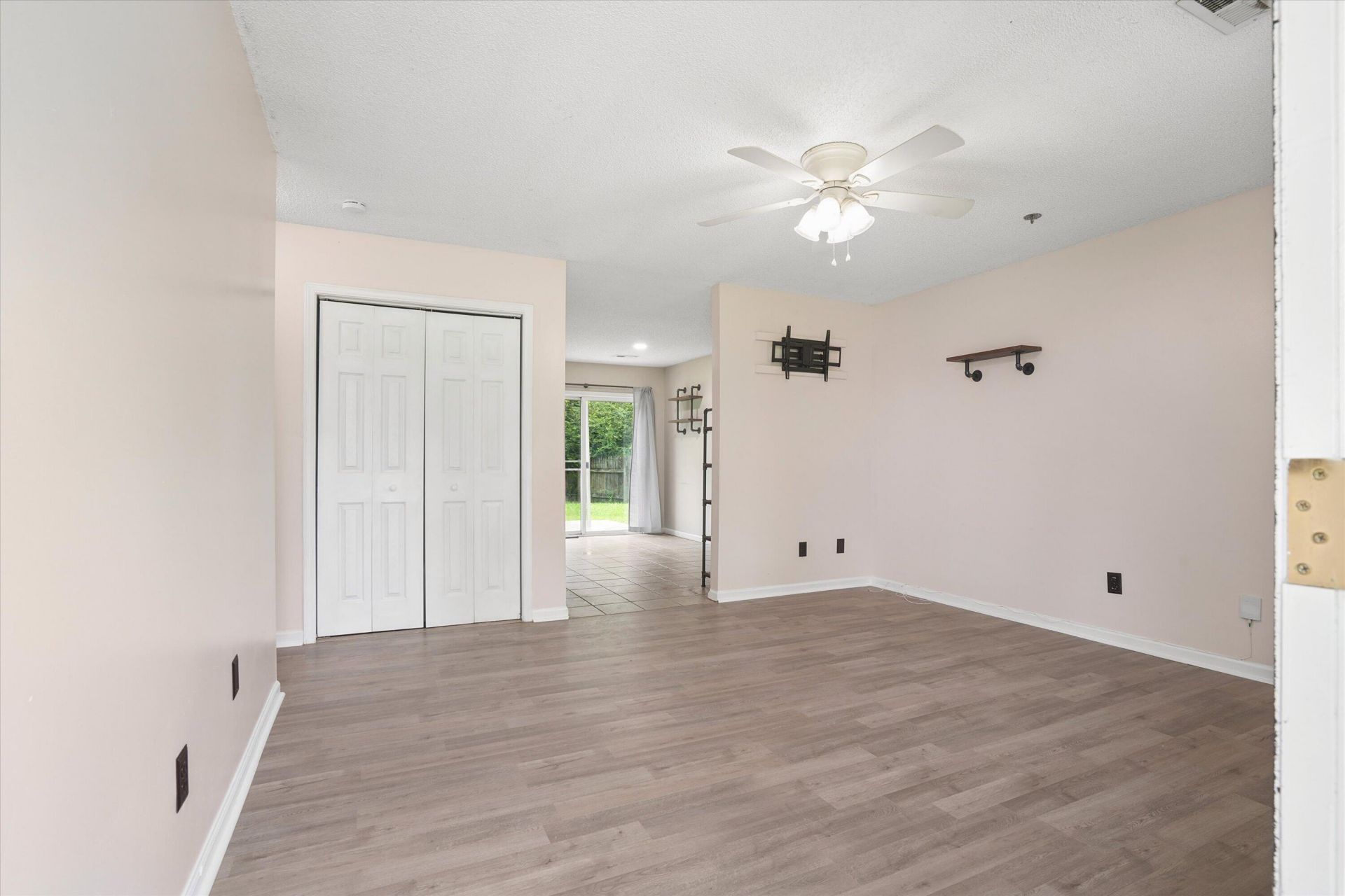 123 Giles Drive Photo 4