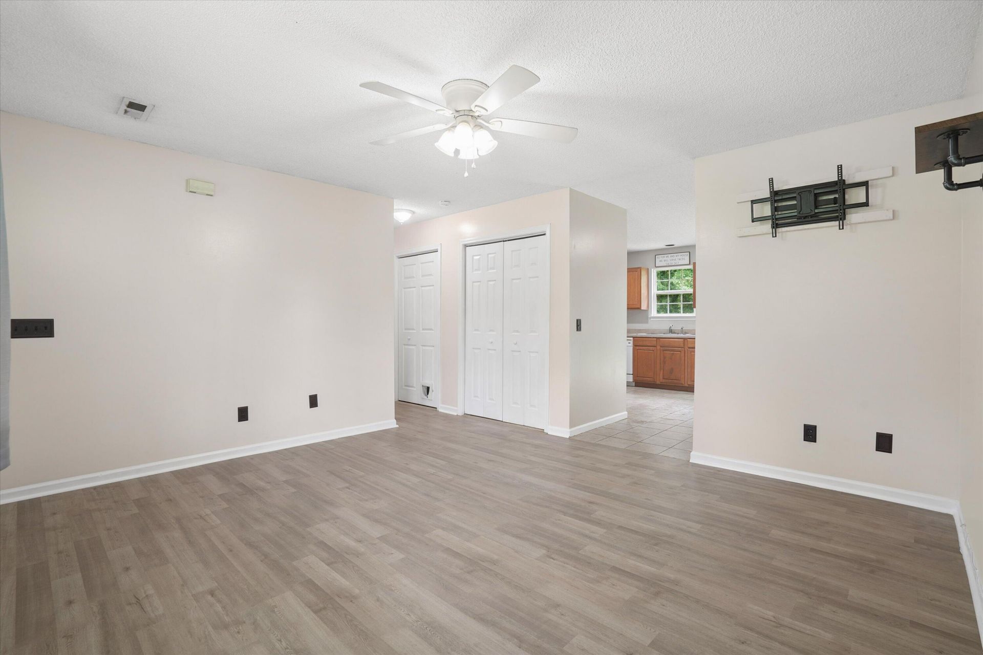 123 Giles Drive Photo 7