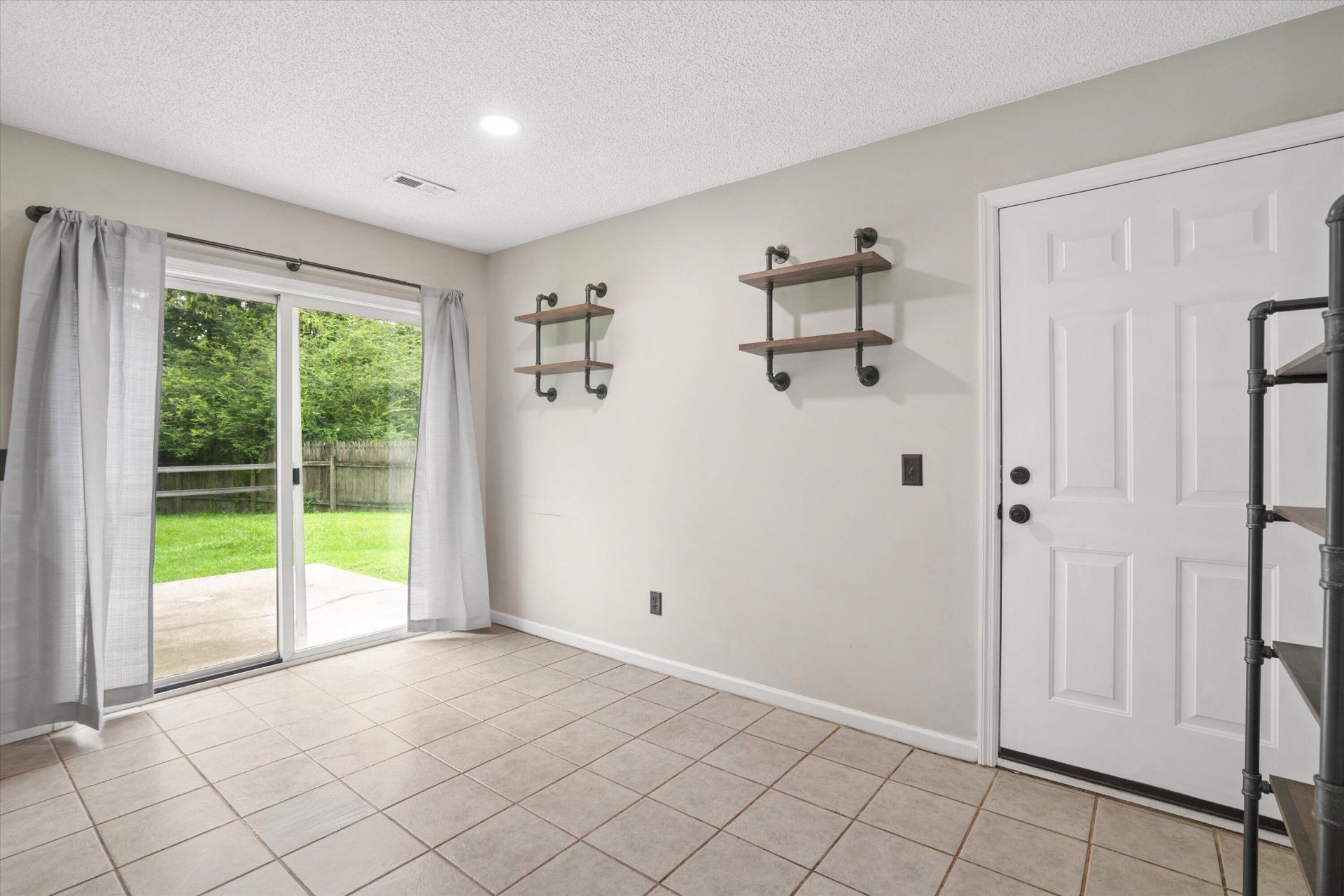 123 Giles Drive Photo 8