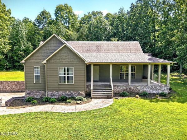 813 Mayland Rd , Crossville, TN 38571