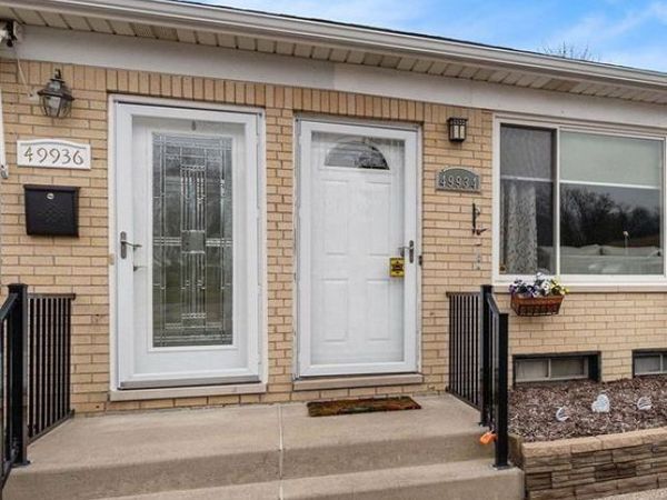49936 Helfer Boulevard W, Unit 8, Wixom, Mi 48393
