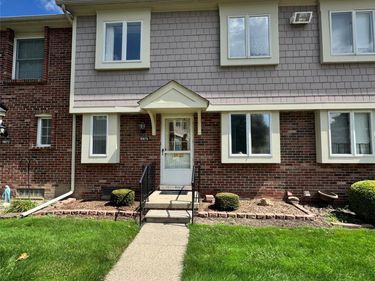 19975 S Great Oaks Circle , Clinton Township, Mi 48036