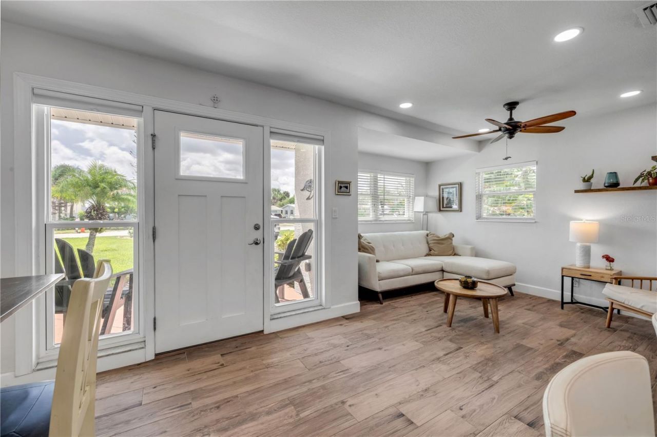 828 E 25th Avenue, New Smyrna Beach, FL 32169 Photo