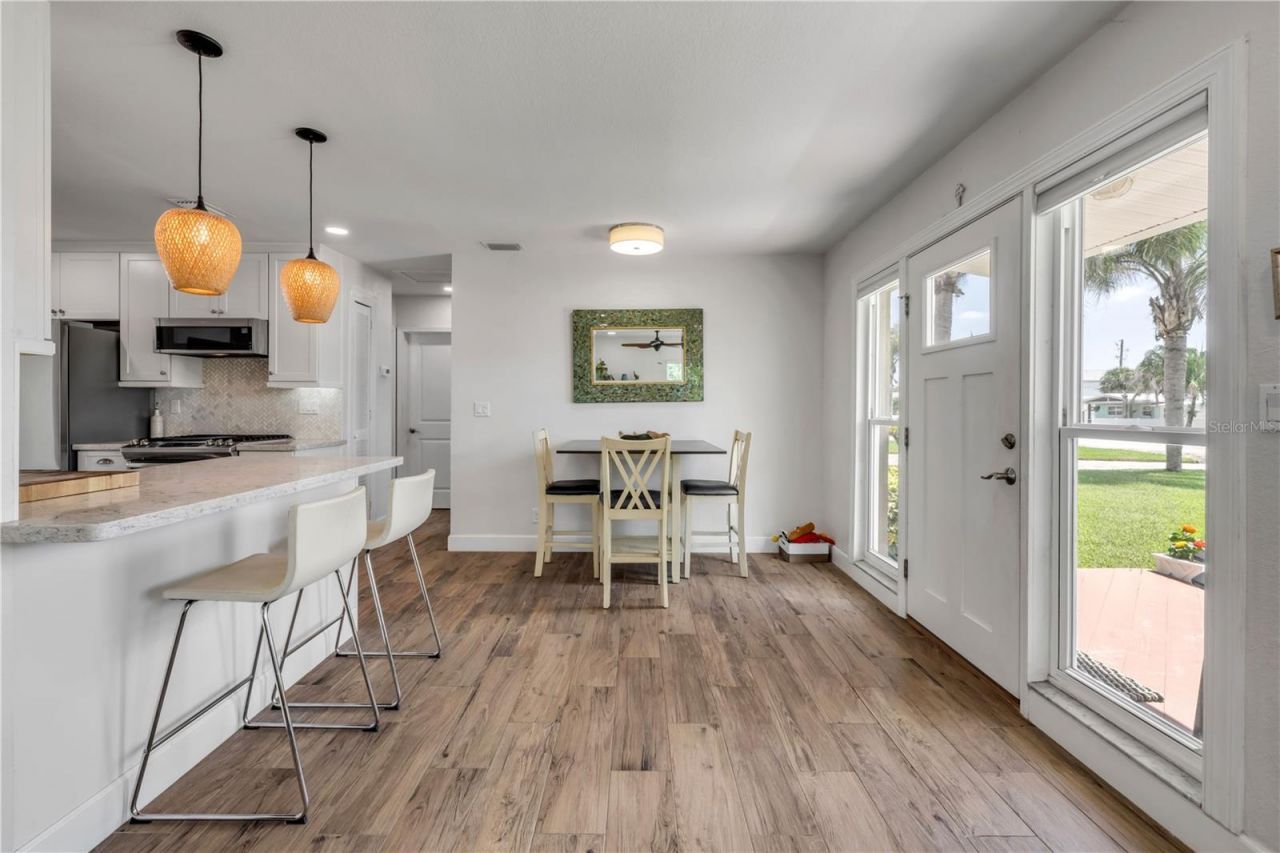 828 E 25th Avenue, New Smyrna Beach, FL 32169 Photo