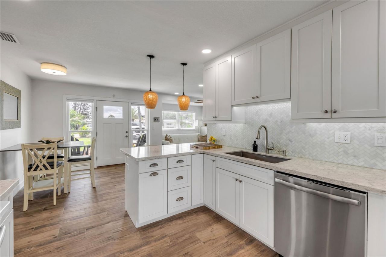 828 E 25th Avenue, New Smyrna Beach, FL 32169 Photo