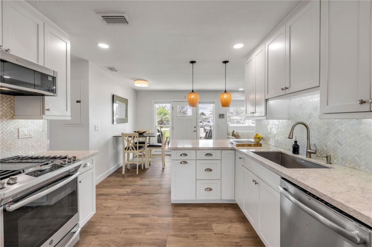 828 E 25th Avenue, New Smyrna Beach, FL 32169 Photo