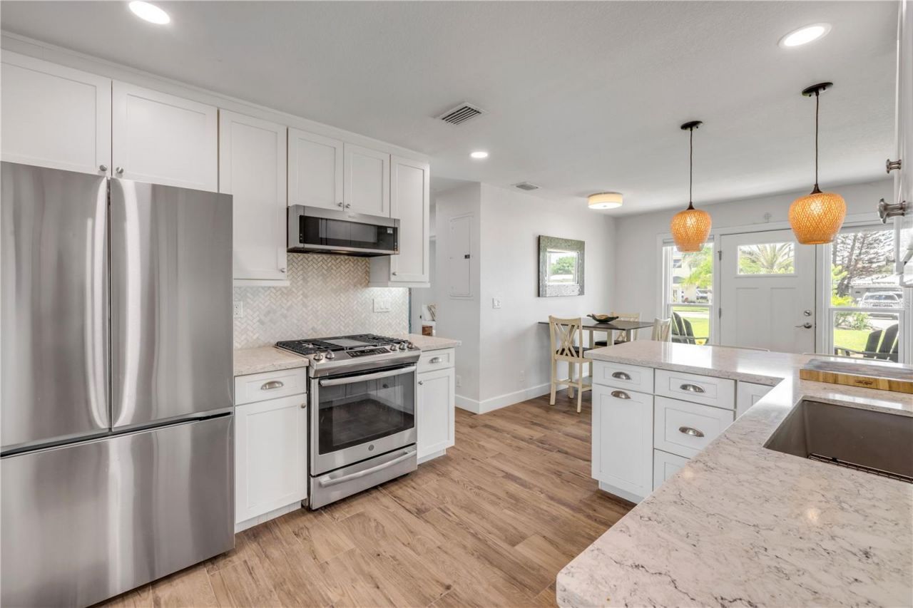 828 E 25th Avenue, New Smyrna Beach, FL 32169 Photo