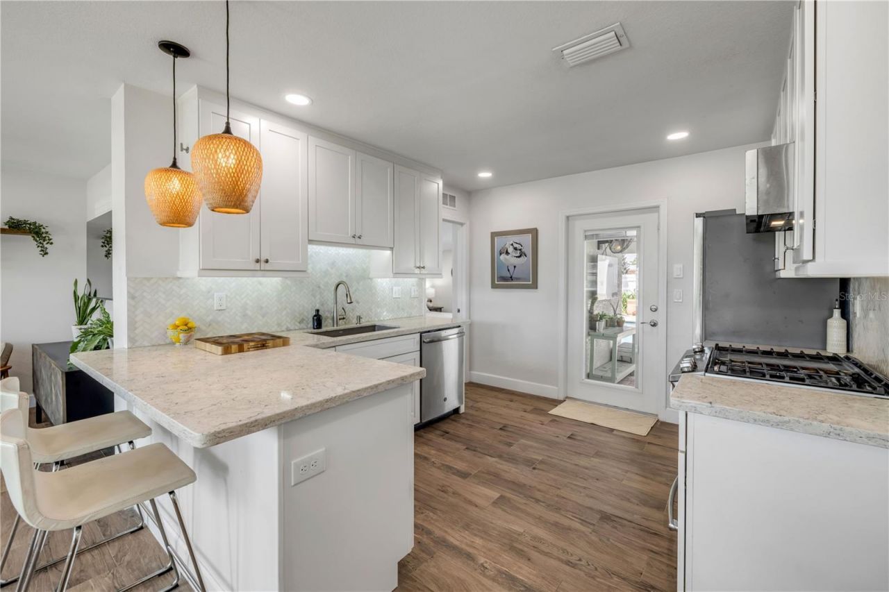 828 E 25th Avenue, New Smyrna Beach, FL 32169 Photo