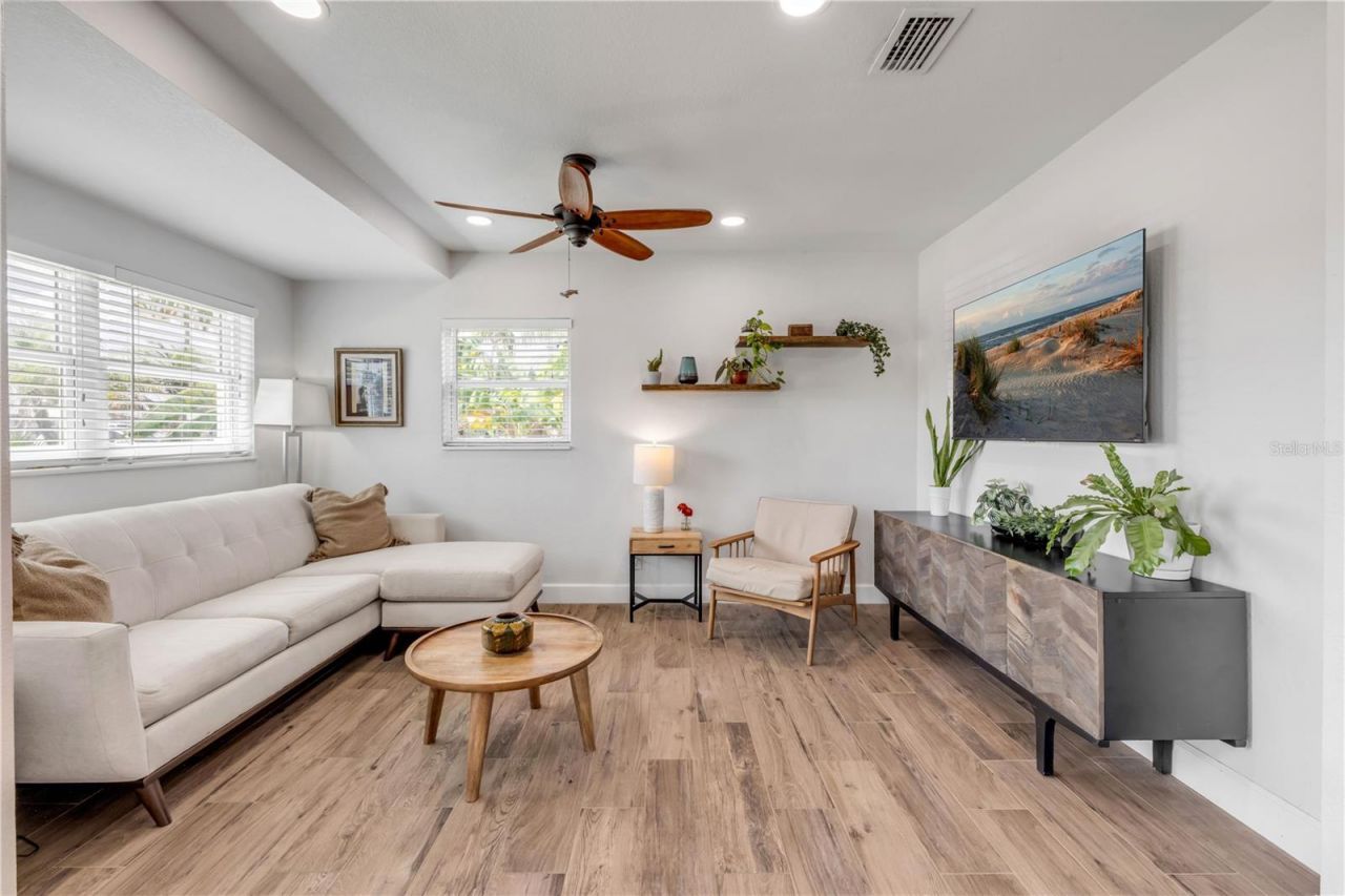 828 E 25th Avenue, New Smyrna Beach, FL 32169 Photo
