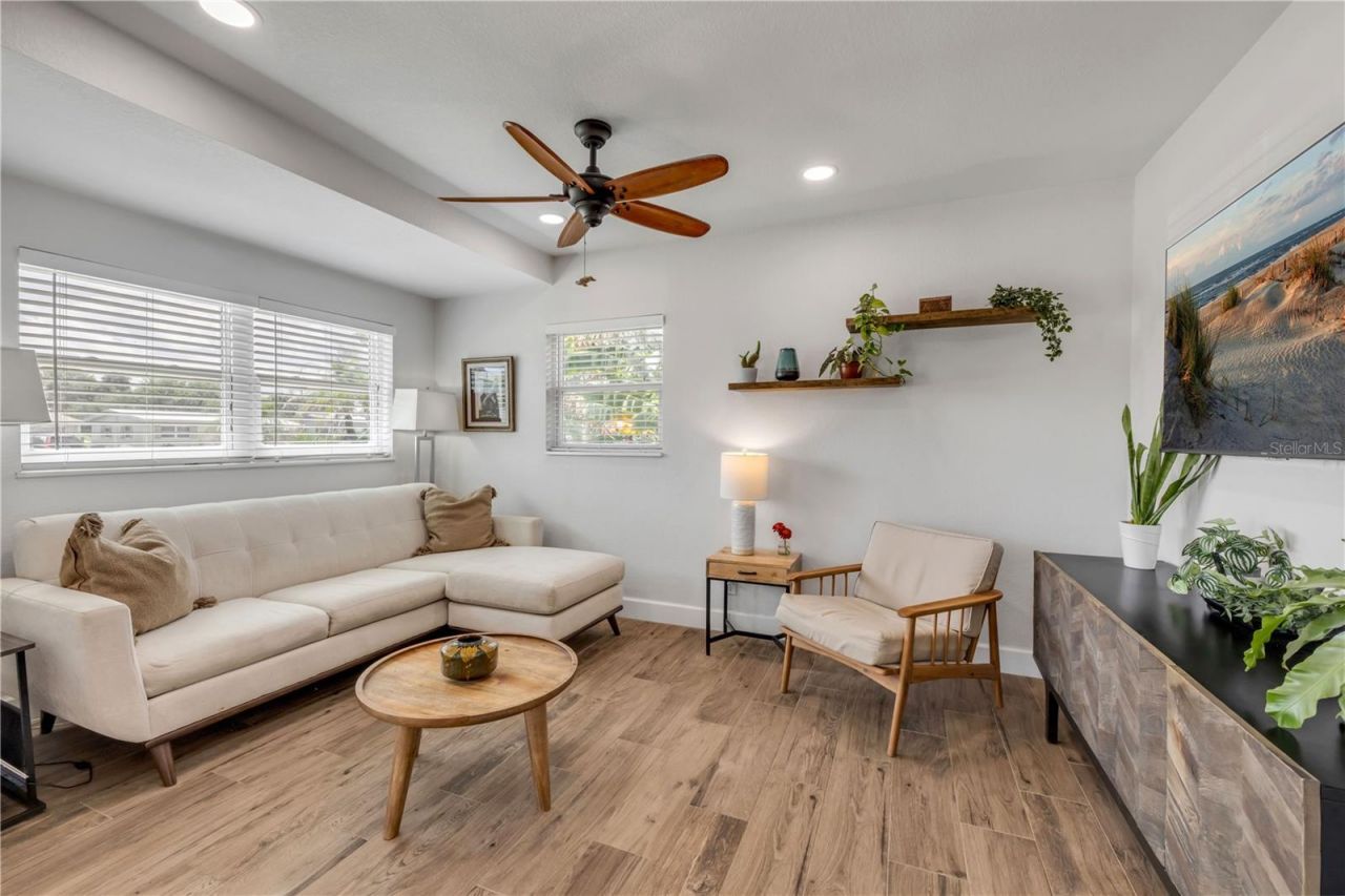 828 E 25th Avenue, New Smyrna Beach, FL 32169 Photo