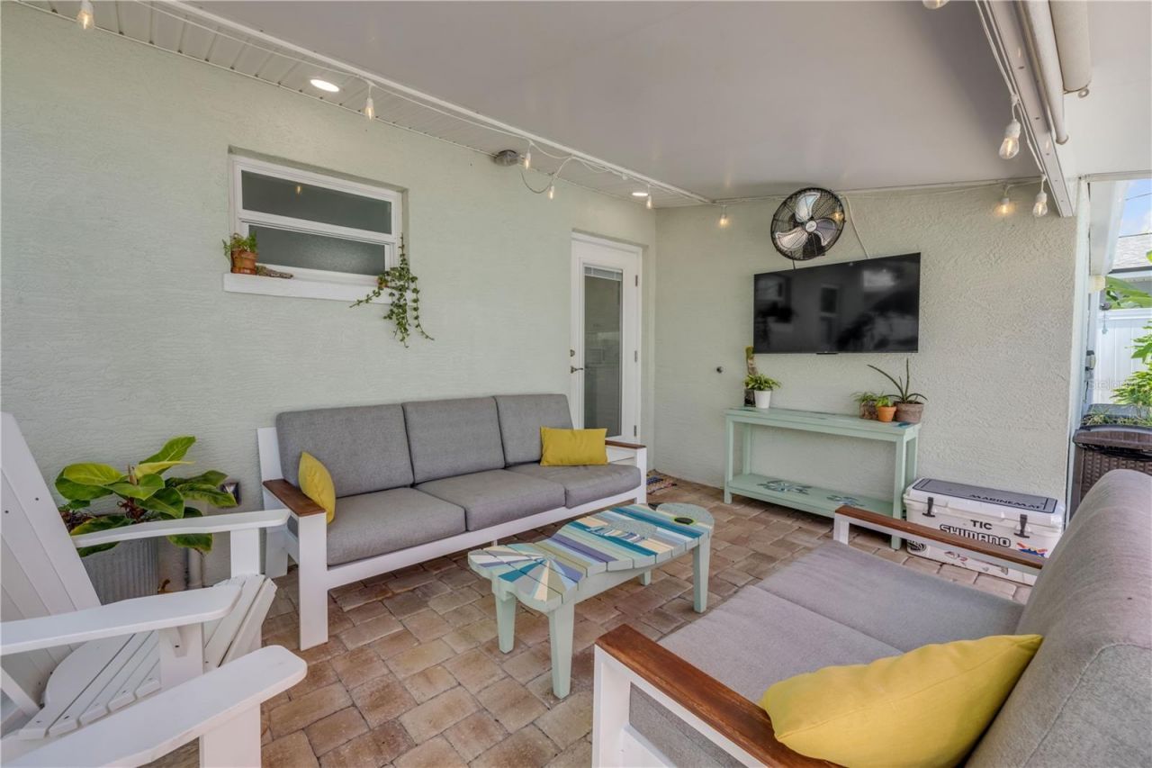 828 E 25th Avenue, New Smyrna Beach, FL 32169 Photo