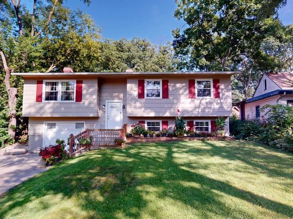 18099 W Valley Drive , Grayslake, IL 60030