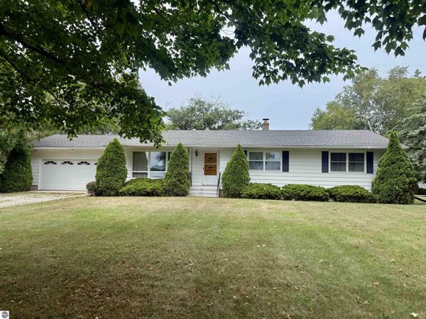 3509 Saint Charles Road E, Ithaca, MI 48847