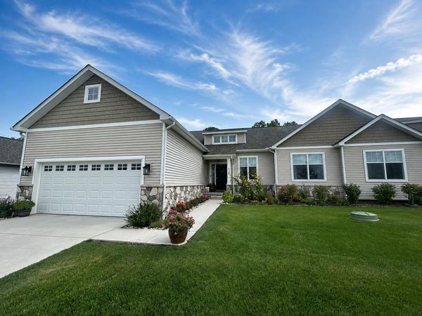 5725 Trail Side Lane, Whitmore Lake, MI 48189