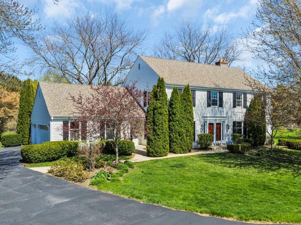 7 Sprucewood Ct, Wind Point, WI 53402