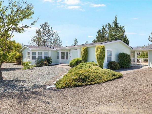 221 Deer Park Lane, Shady Cove, OR 97539