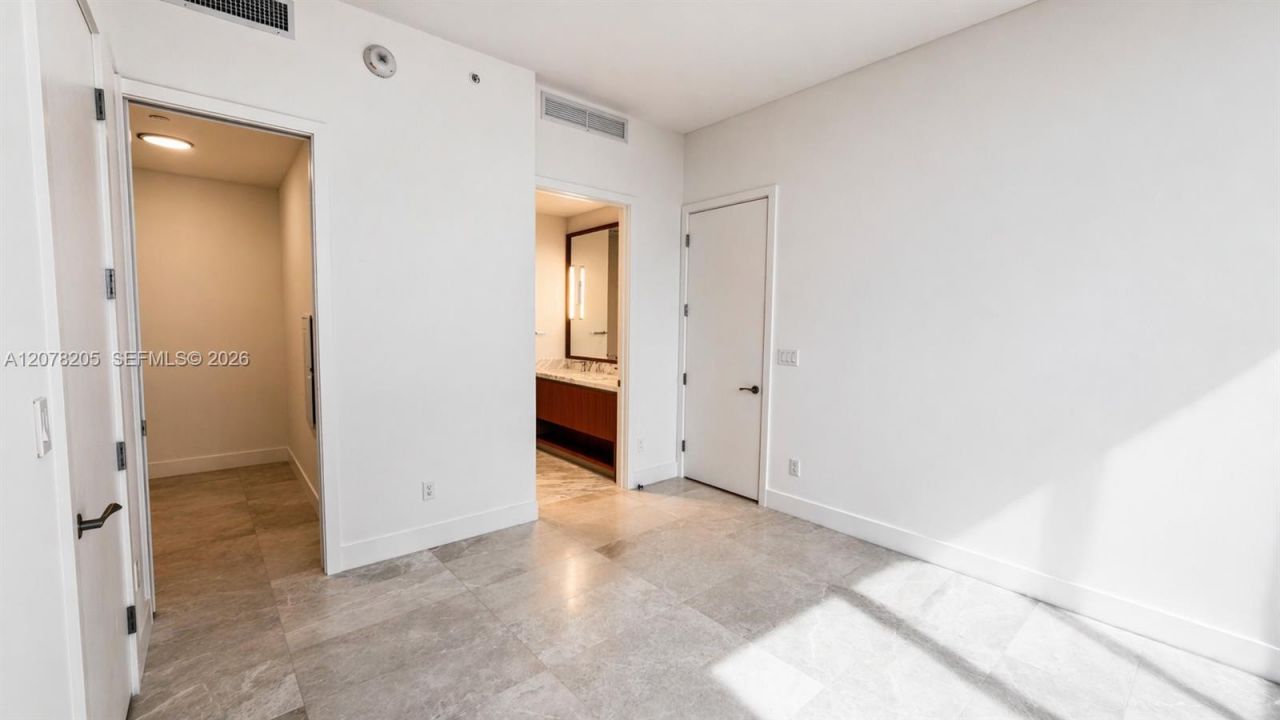 175 SE 25th Rd , Unit 504, Miami, FL 33131 Photo