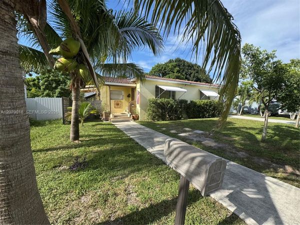 2463 Dewey St , Hollywood, FL 33020