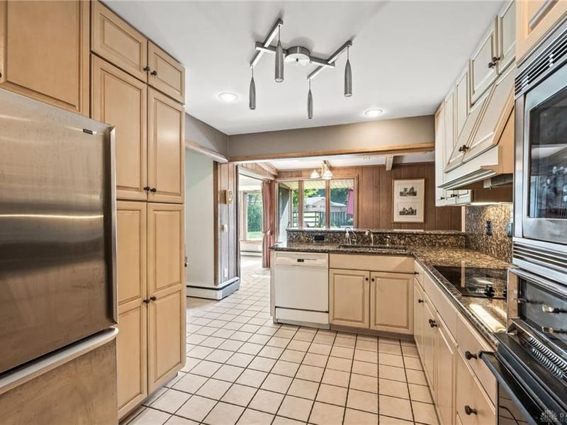 5208 Vernadale Drive, Washington Township, OH 45429 Photo 10