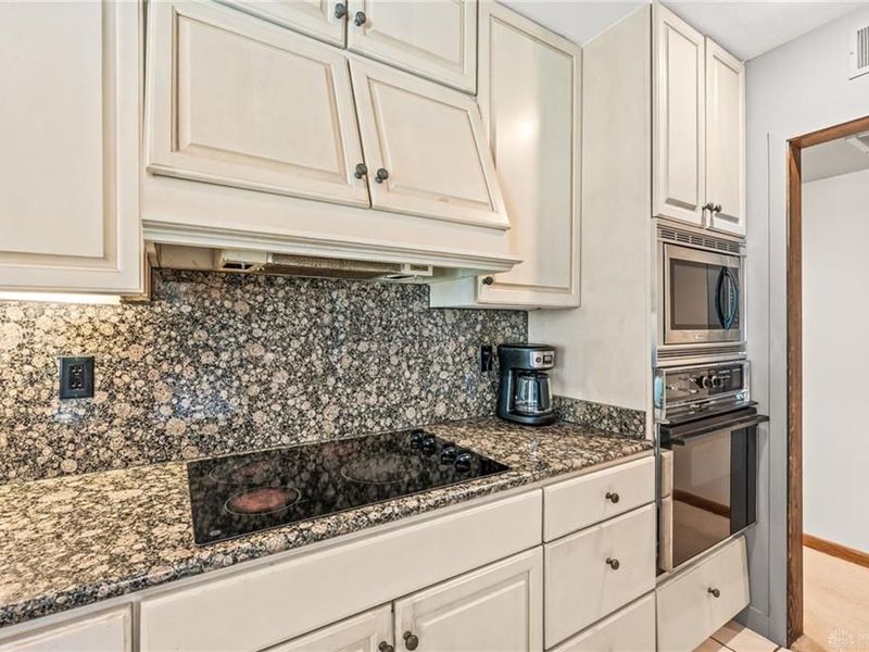 5208 Vernadale Drive, Washington Township, OH 45429 Photo 13