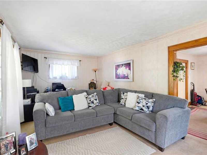 982 W Hopocan Avenue, Barberton, OH 44203 Photo 4