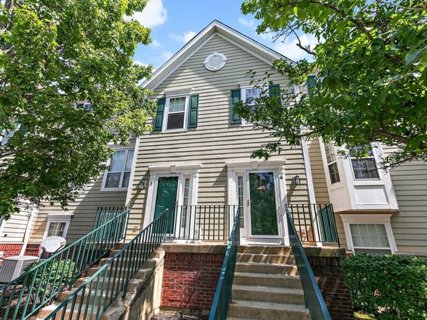 1095 VILLAGE CENTER Parkway , Unit 5, Aurora, IL 60506