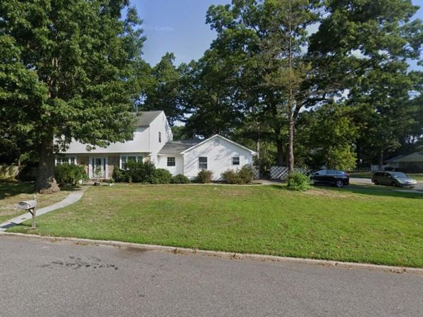 27 Whitmore Lane , Coram, NY 11727